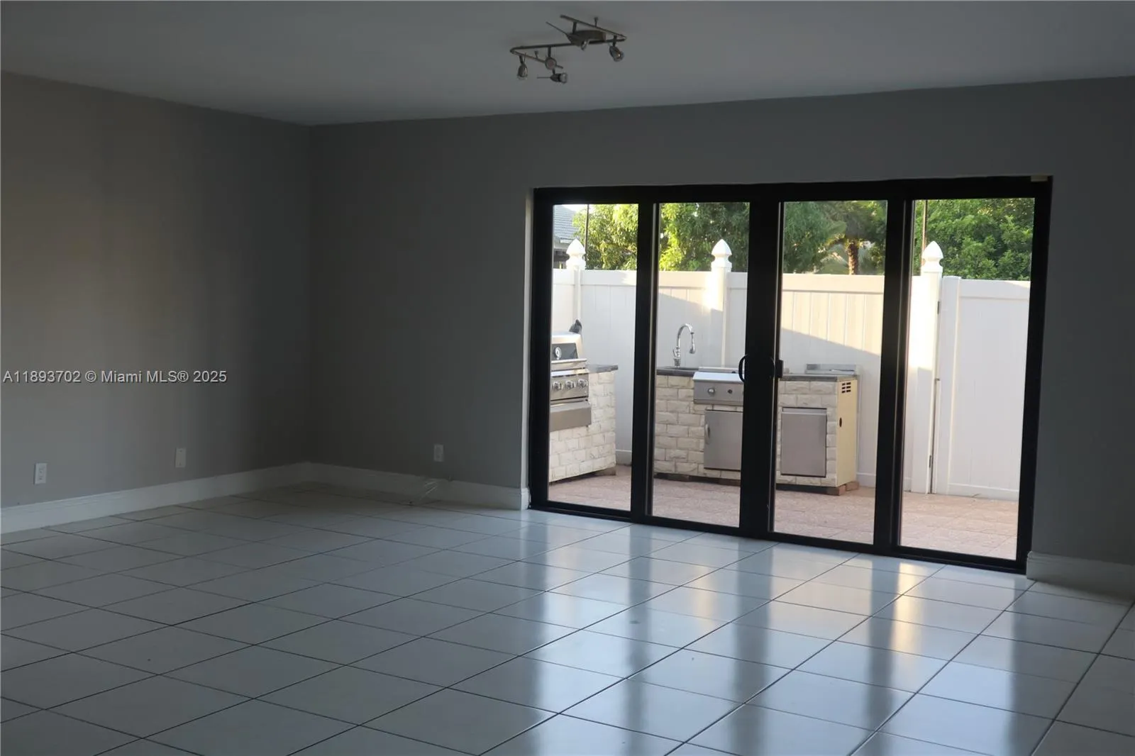 7901 NW 33rd St, #10