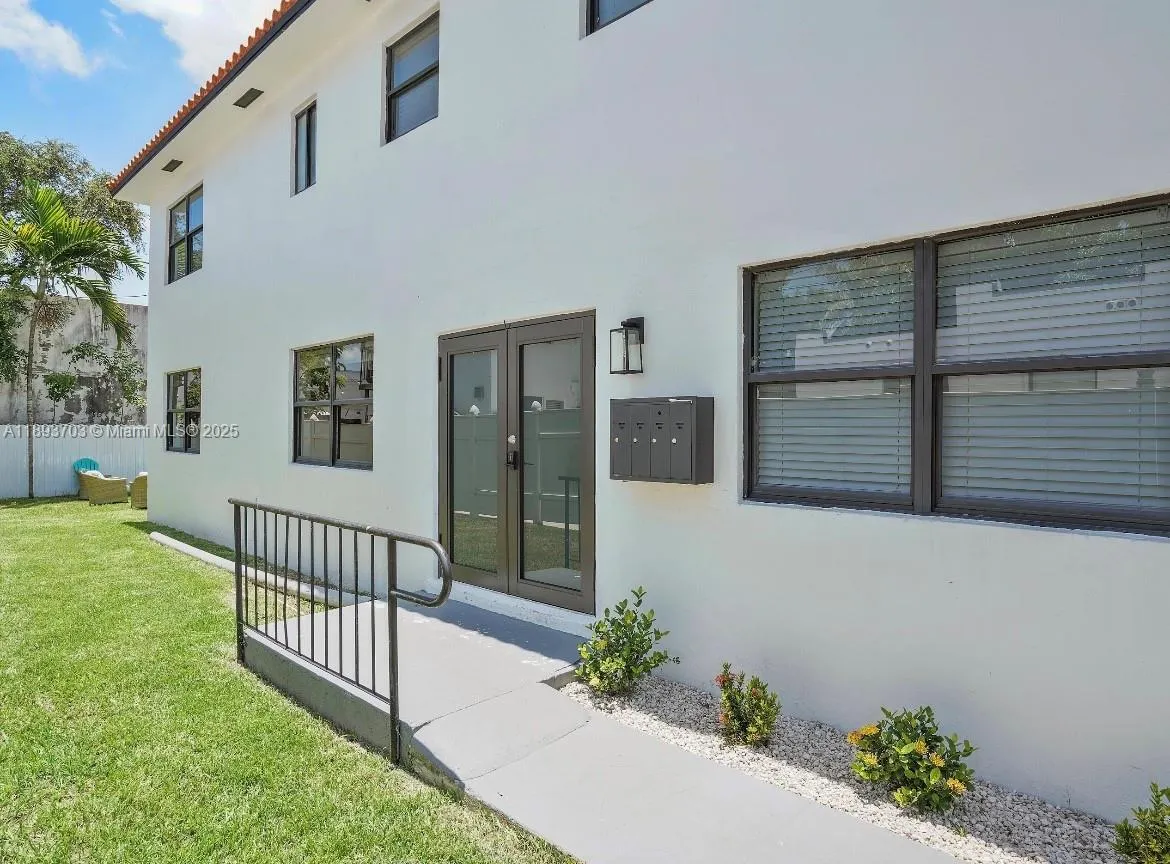 584 NW 30th St