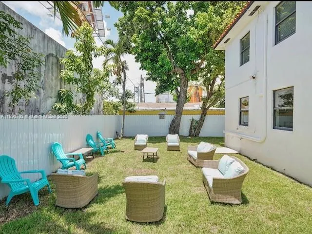 584 NW 30th St
