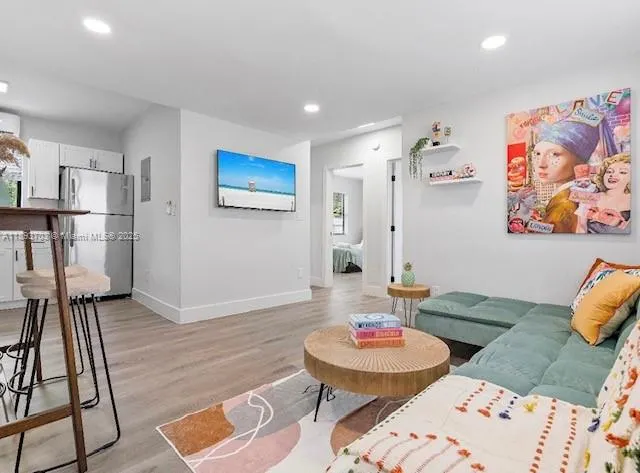 584 NW 30th St
