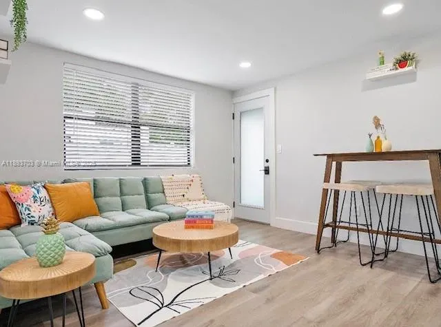 584 NW 30th St
