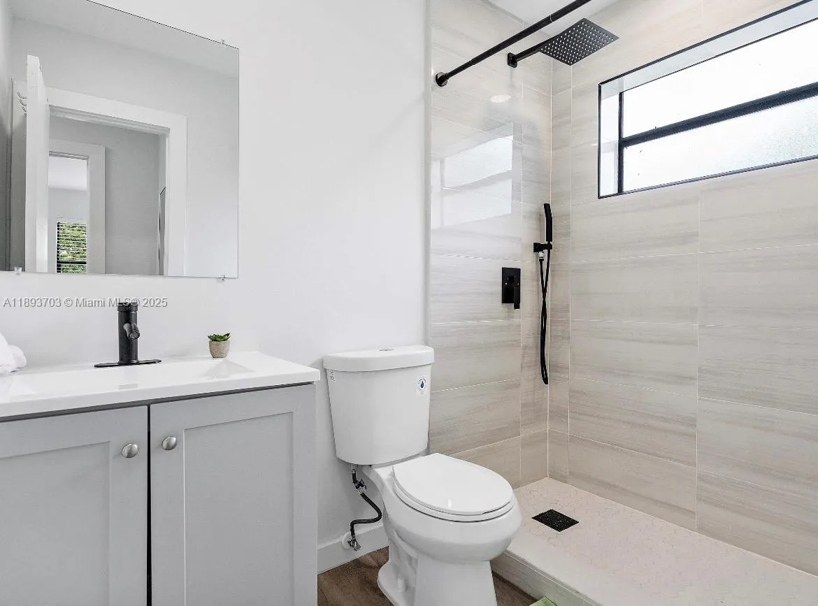 584 NW 30th St