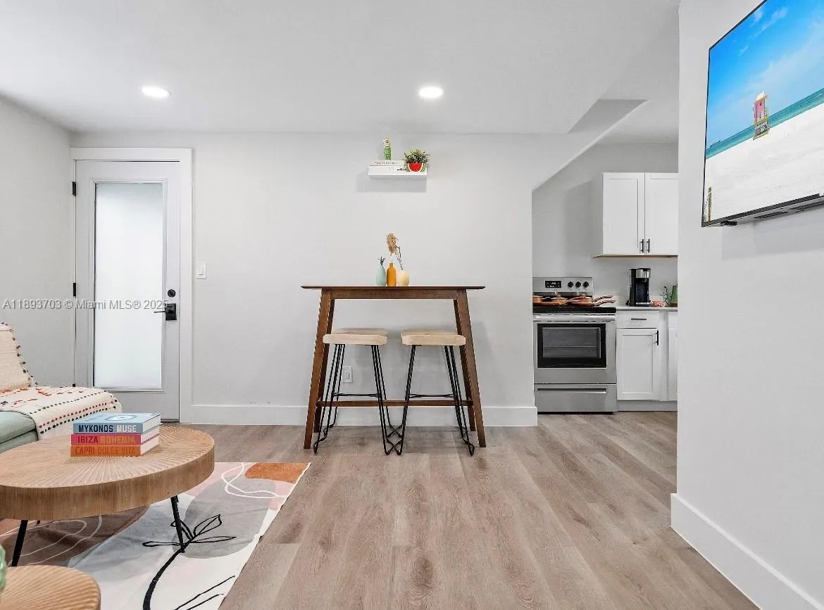 584 NW 30th St
