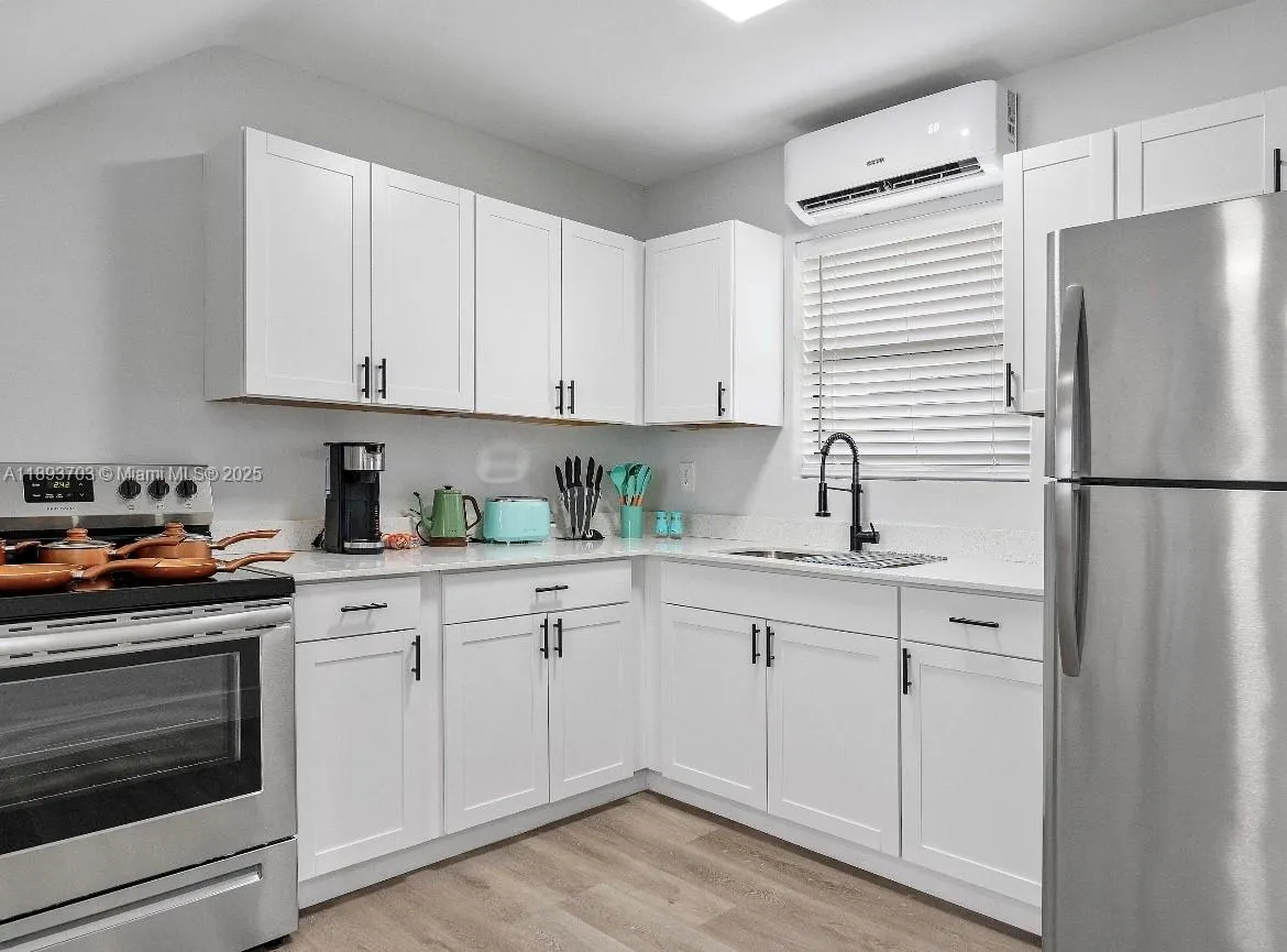 584 NW 30th St