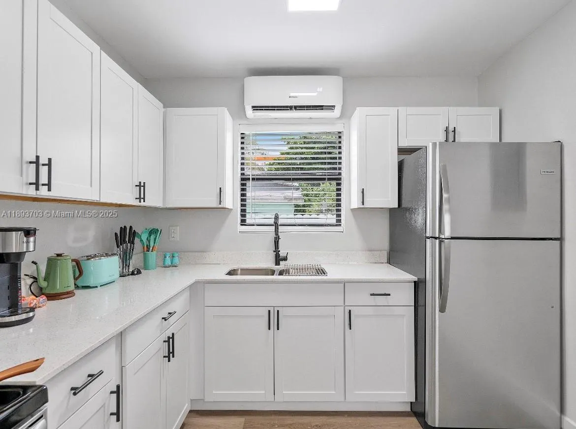 584 NW 30th St