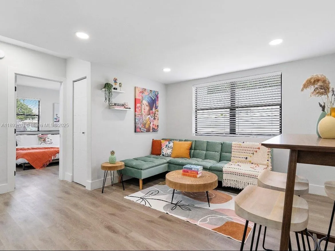 584 NW 30th St