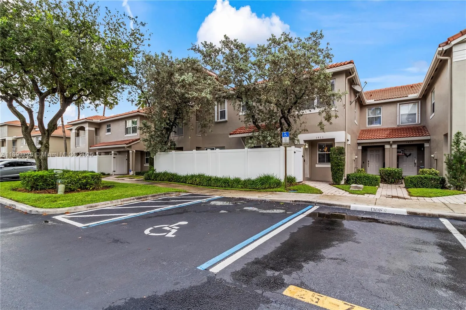 5463 SW 125th Ter