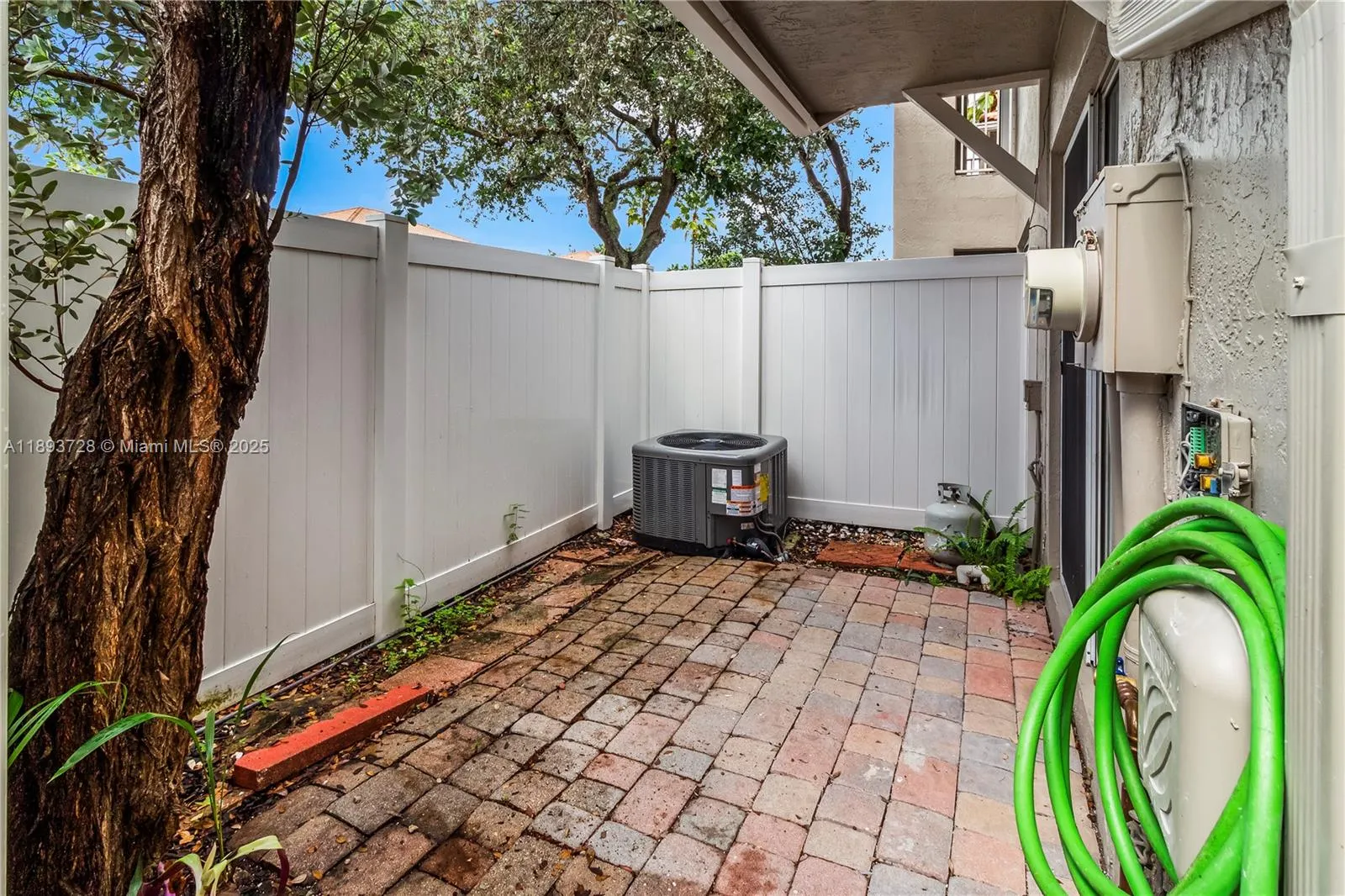 5463 SW 125th Ter