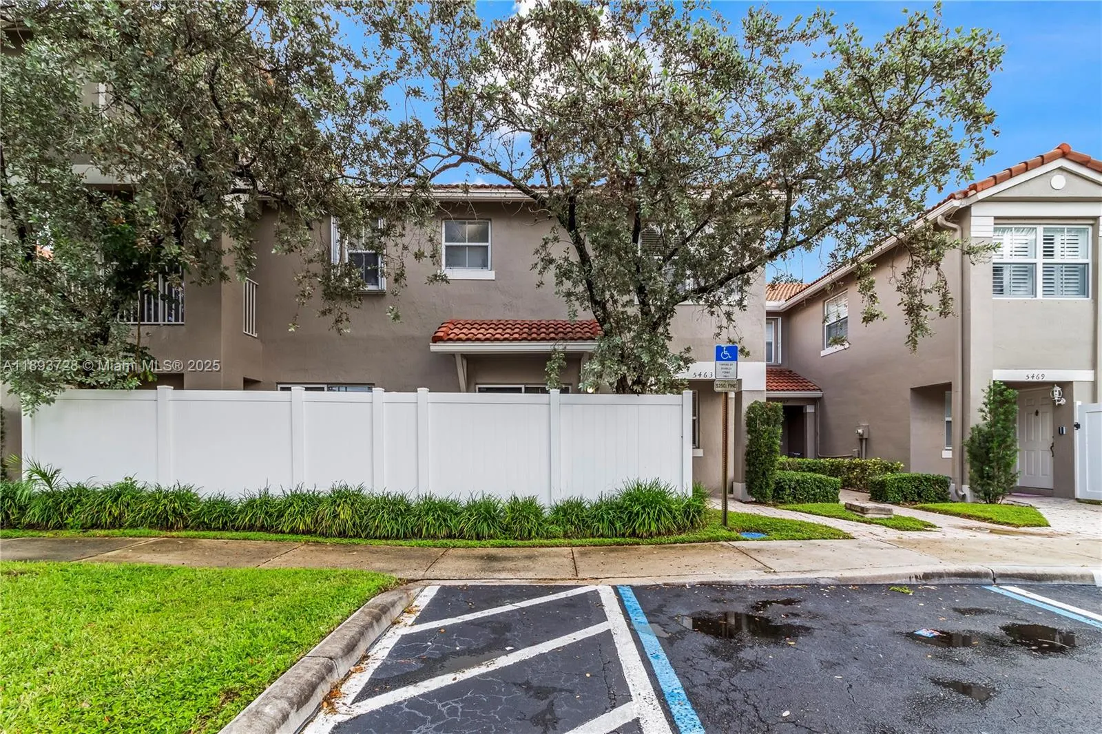 5463 SW 125th Ter