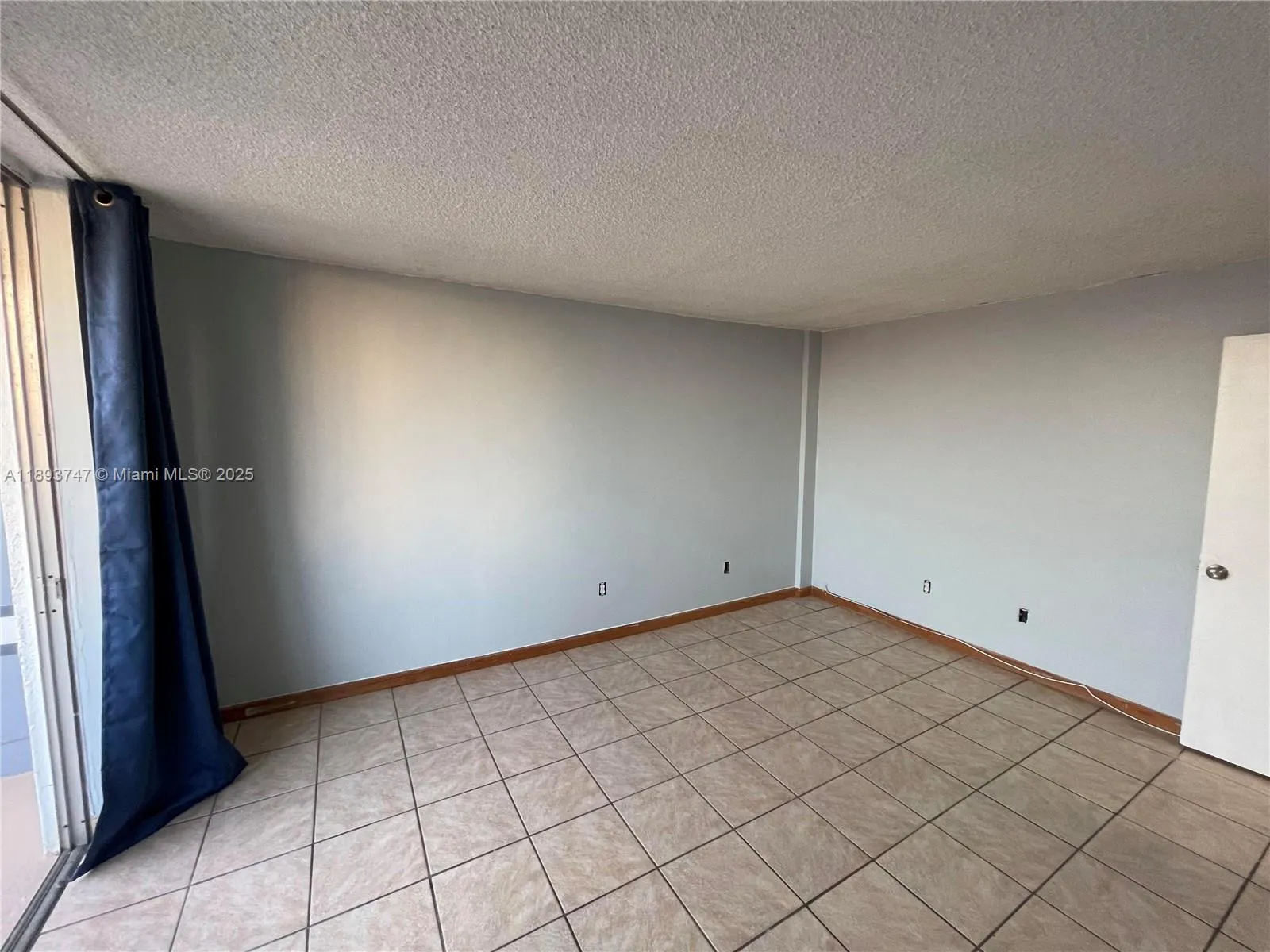 1801 S Treasure Dr, #323