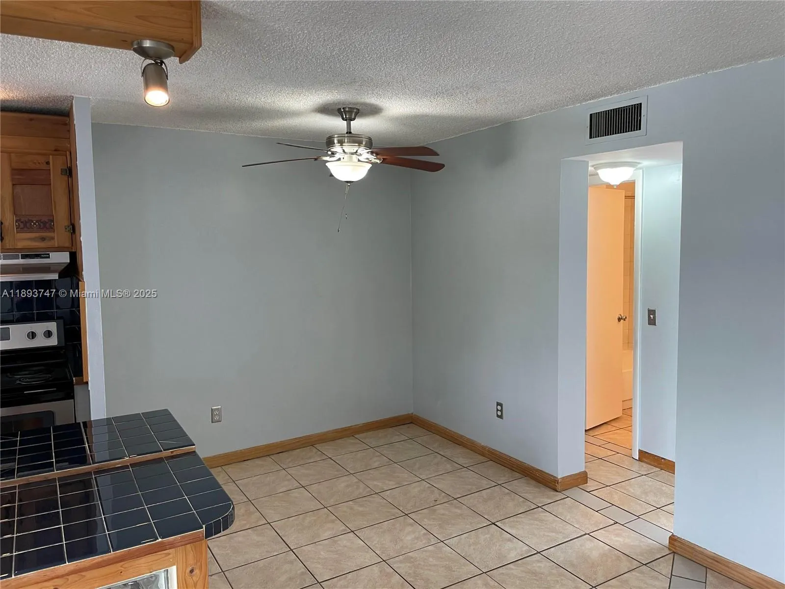 1801 S Treasure Dr, #323