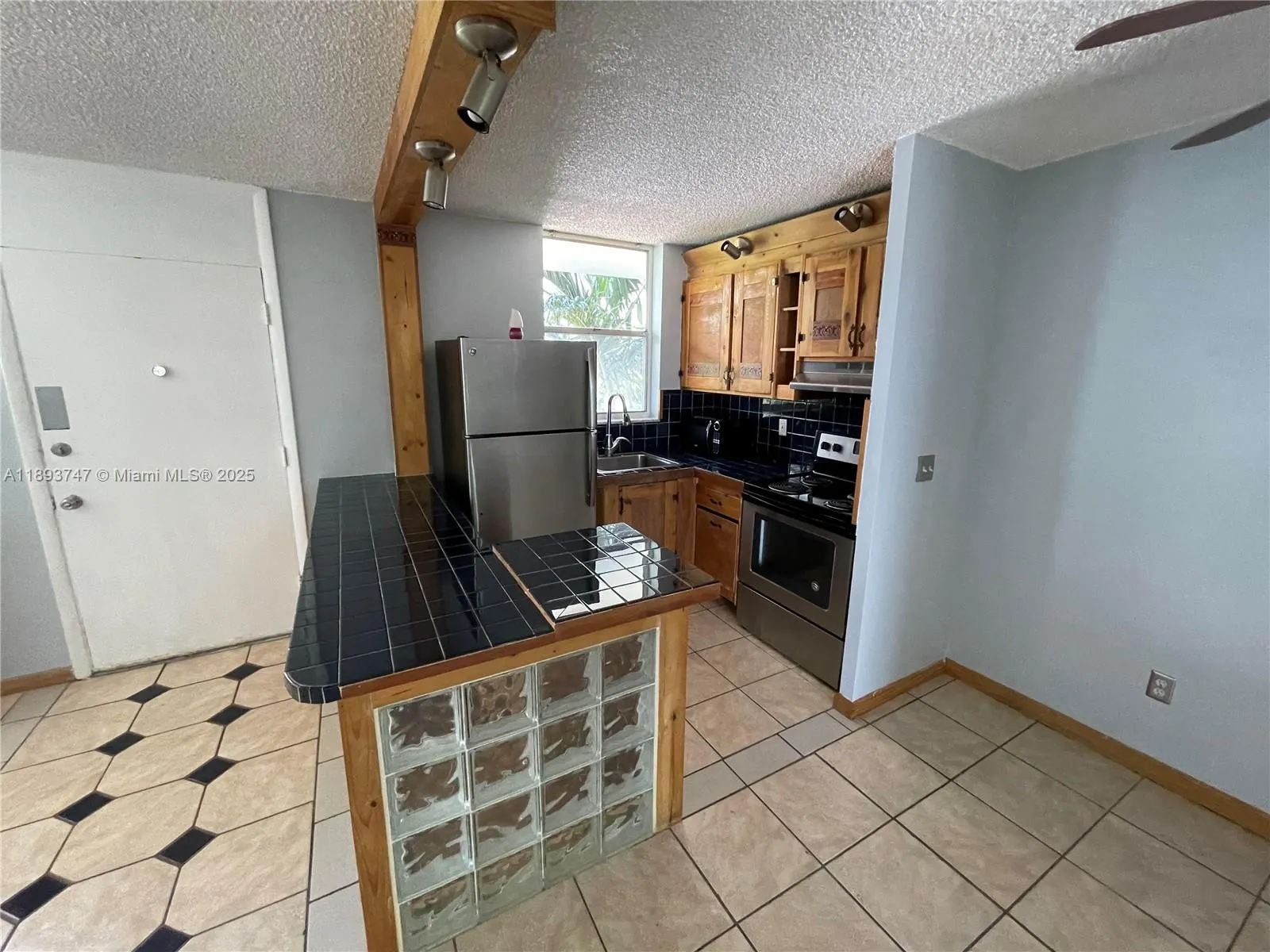 1801 S Treasure Dr, #323