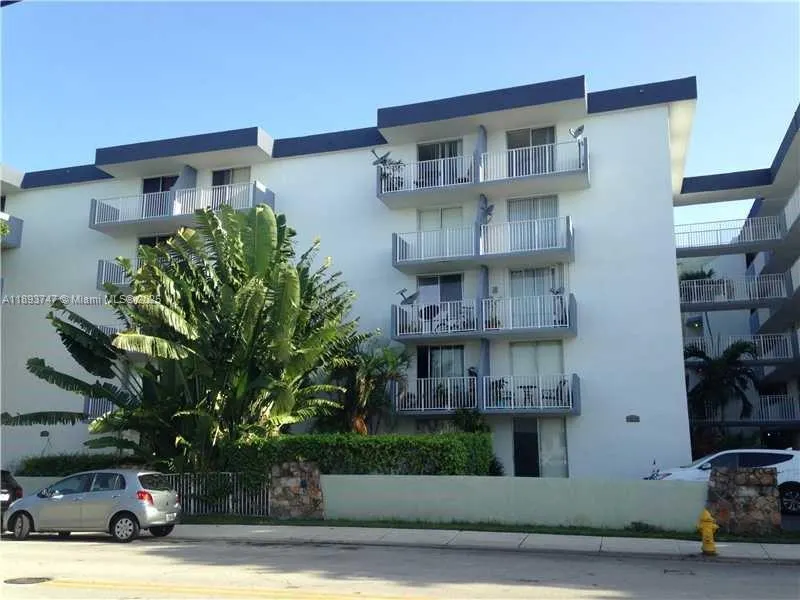 1801 S Treasure Dr, #323