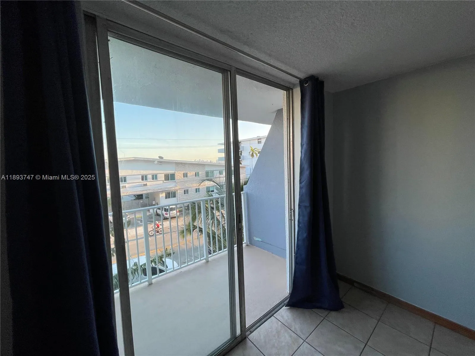 1801 S Treasure Dr, #323