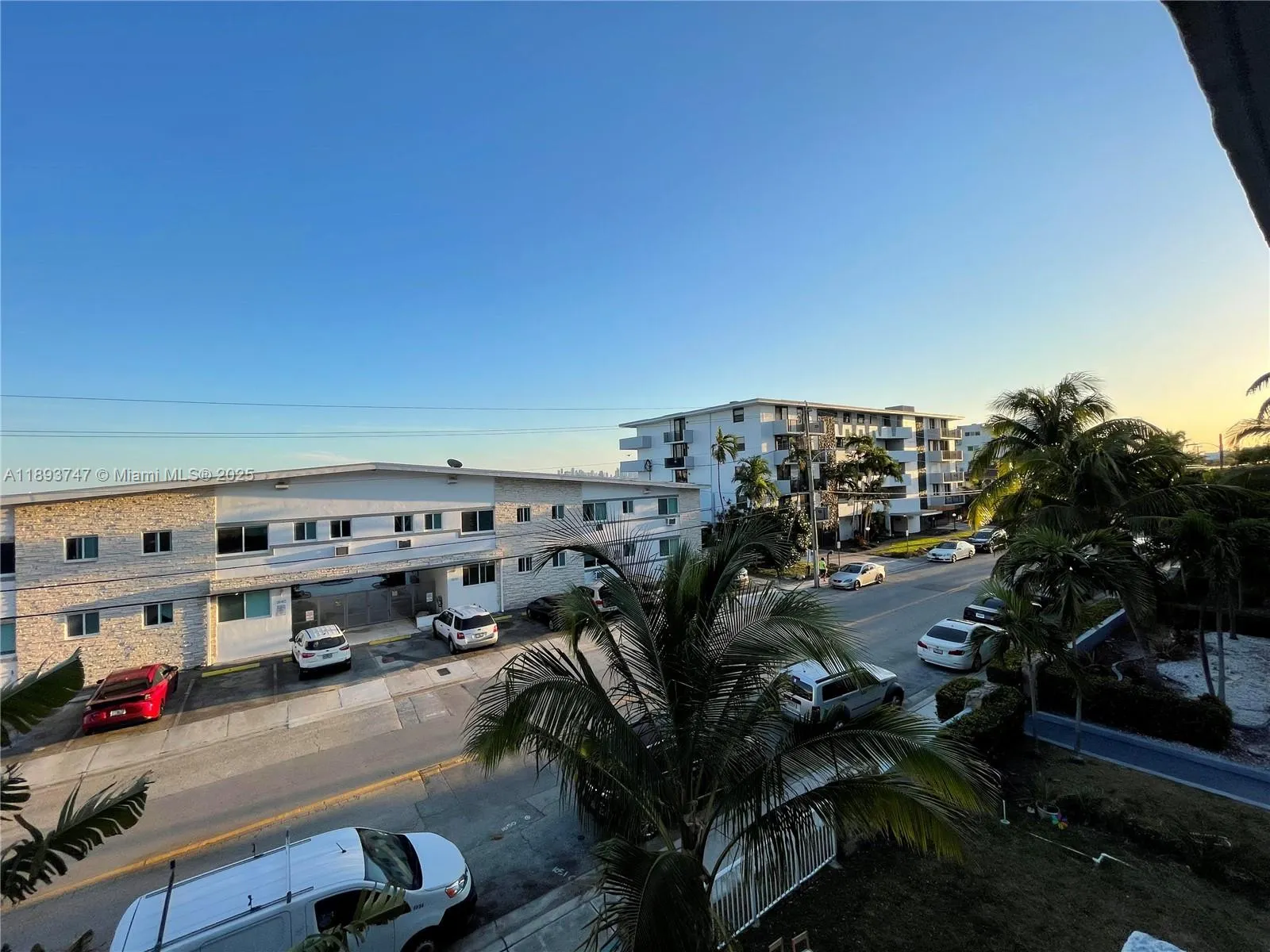 1801 S Treasure Dr, #323