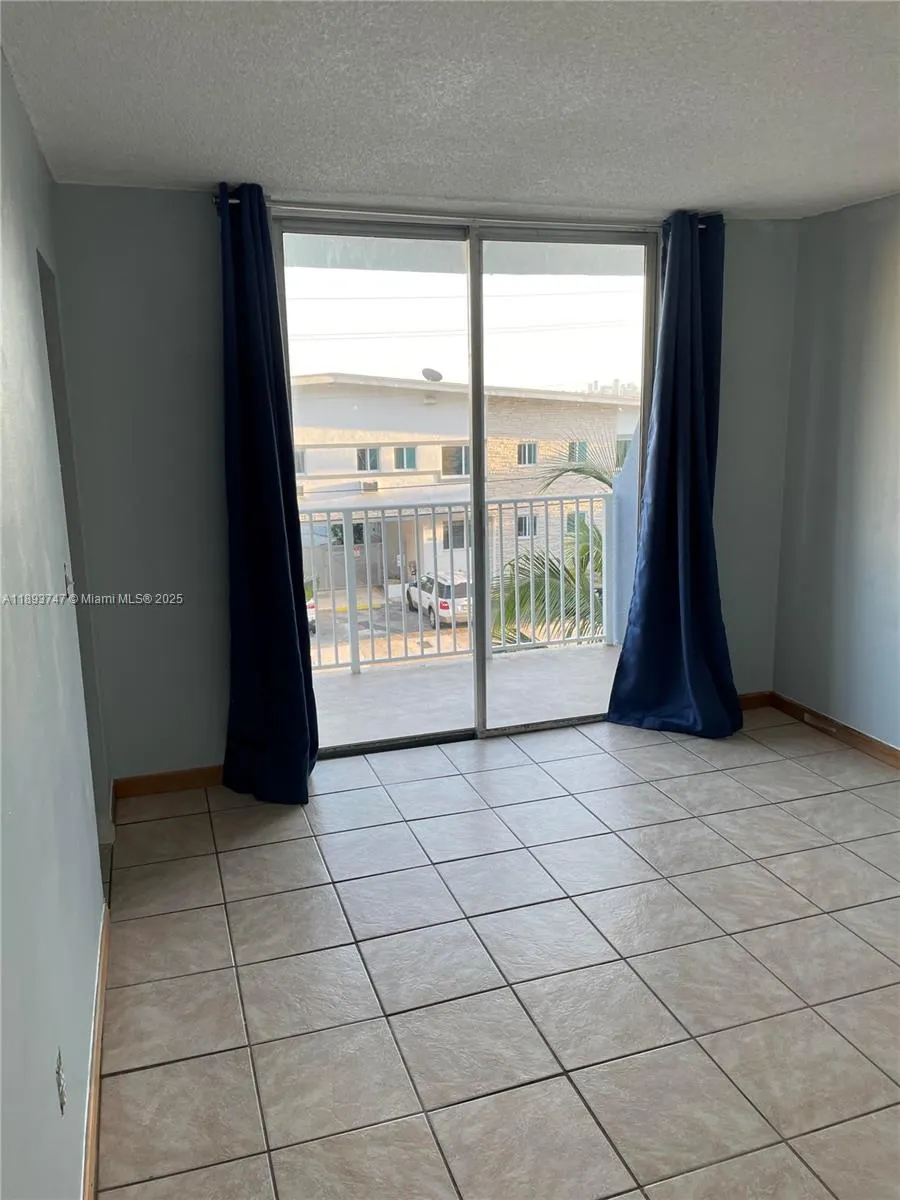 1801 S Treasure Dr, #323