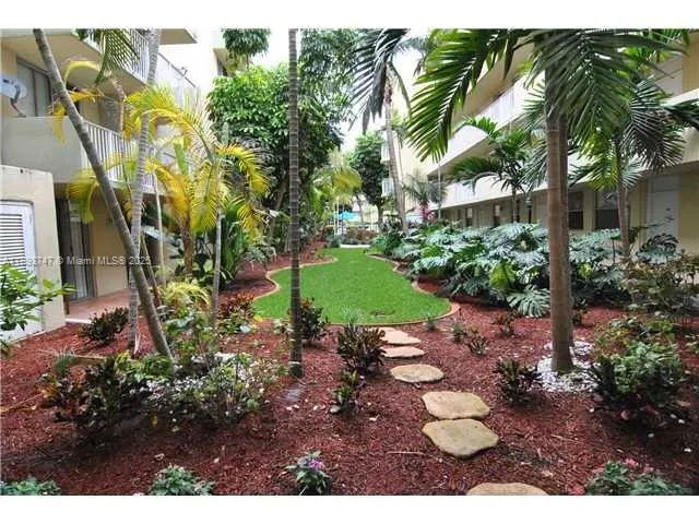 1801 S Treasure Dr, #323