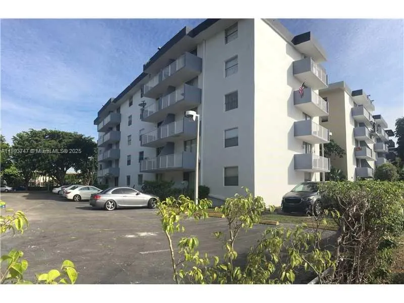 1801 S Treasure Dr, #323