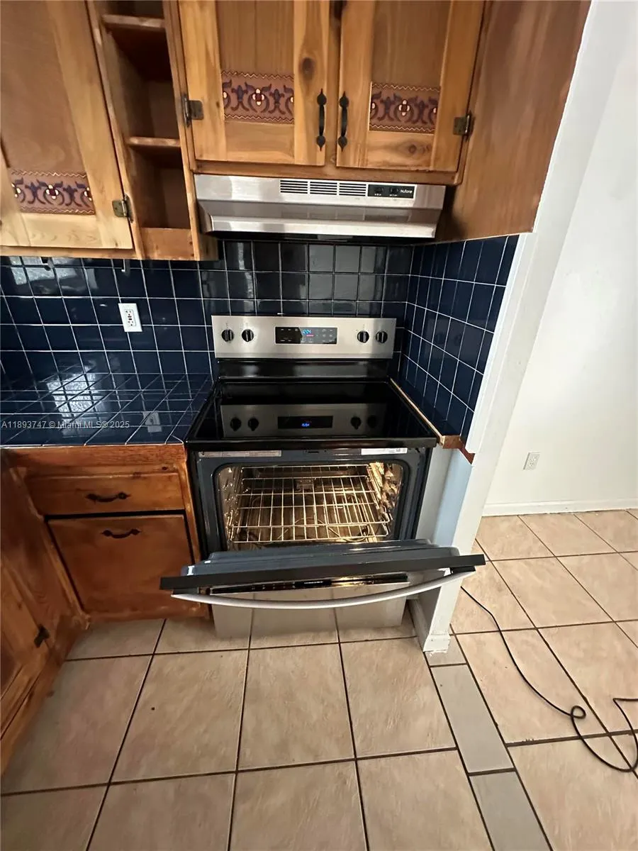 1801 S Treasure Dr, #323