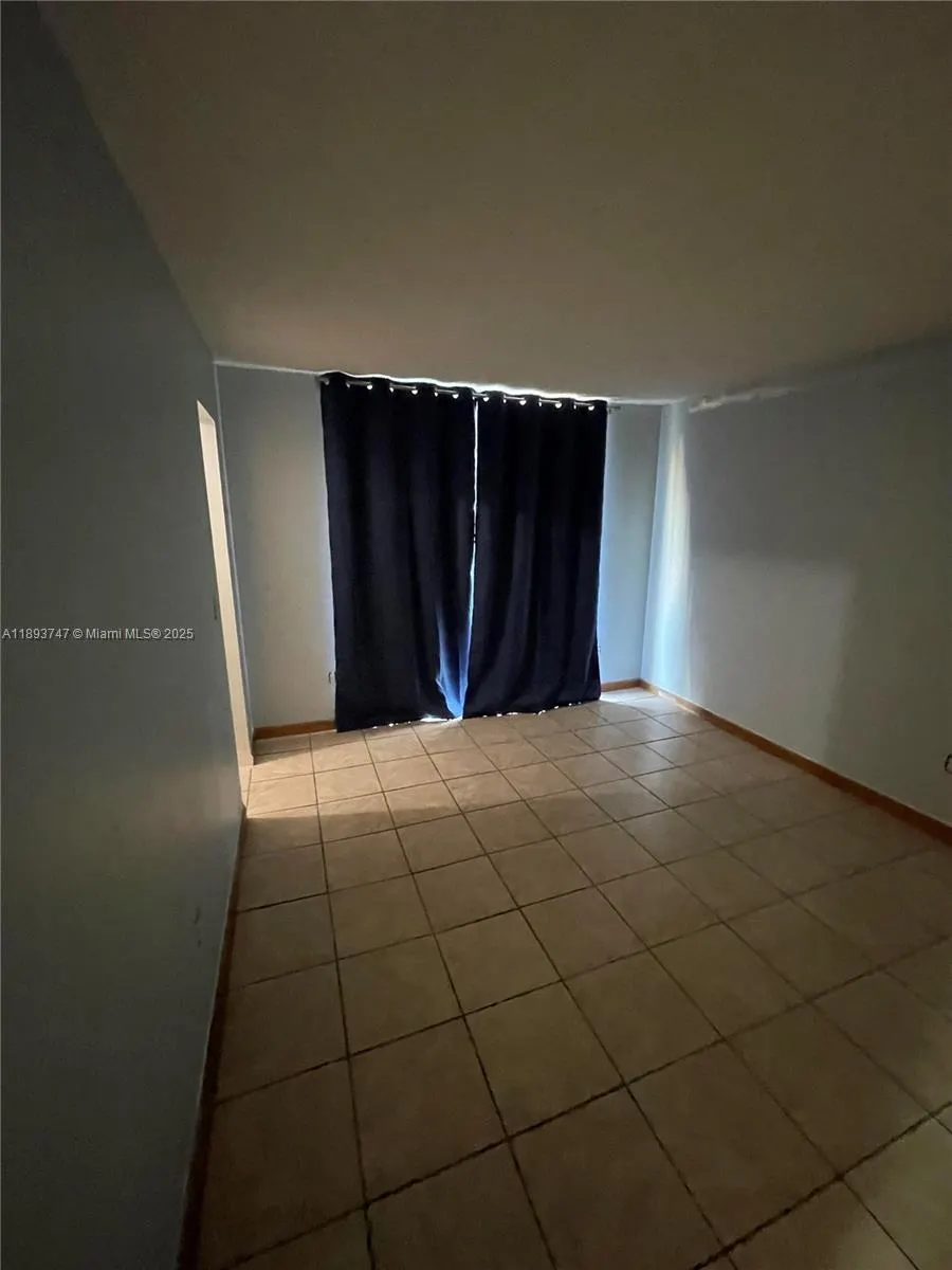 1801 S Treasure Dr, #323