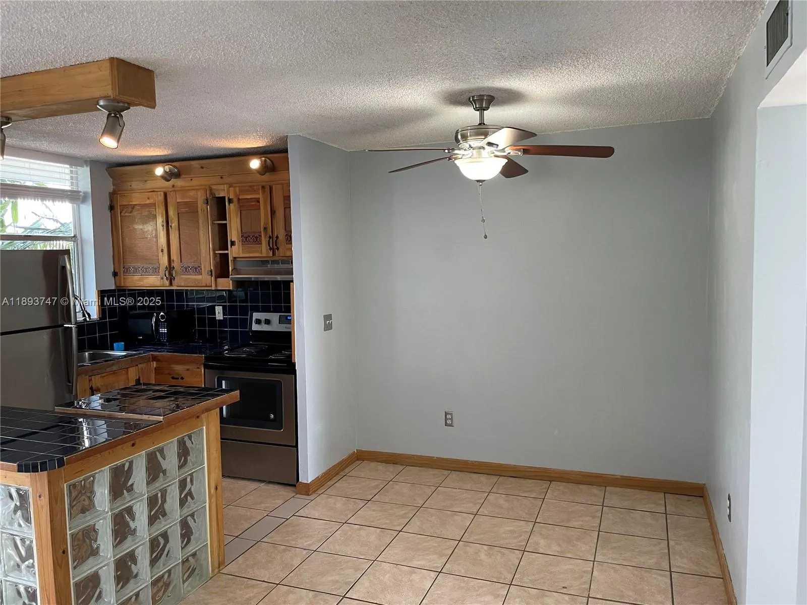 1801 S Treasure Dr, #323