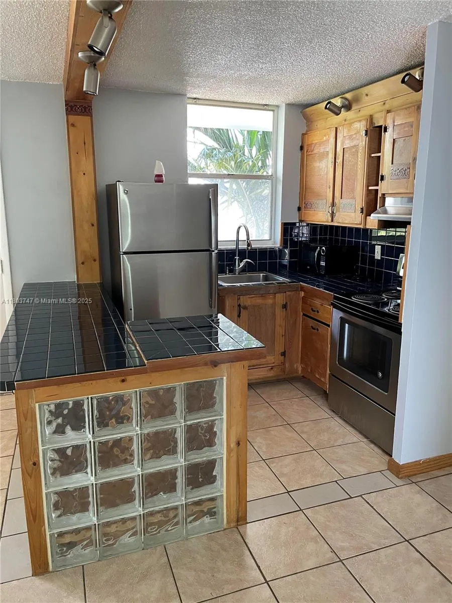 1801 S Treasure Dr, #323