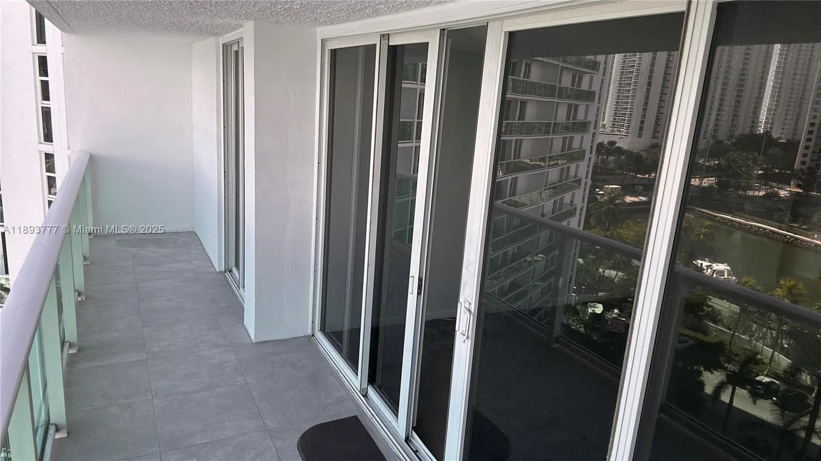 100 Bayview Dr, #1030