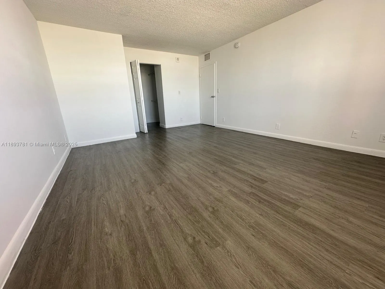 1800 Collins Ave, #15B