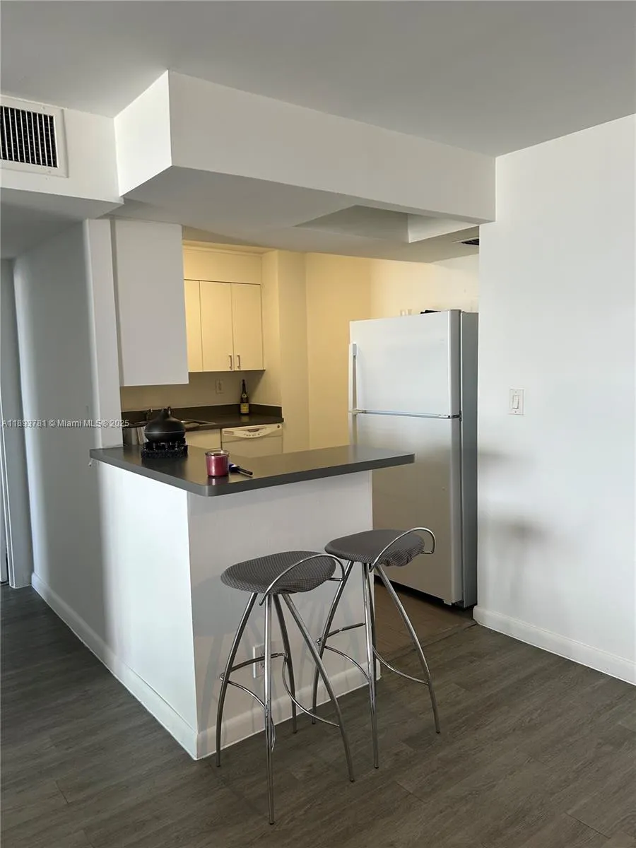 1800 Collins Ave, #15B