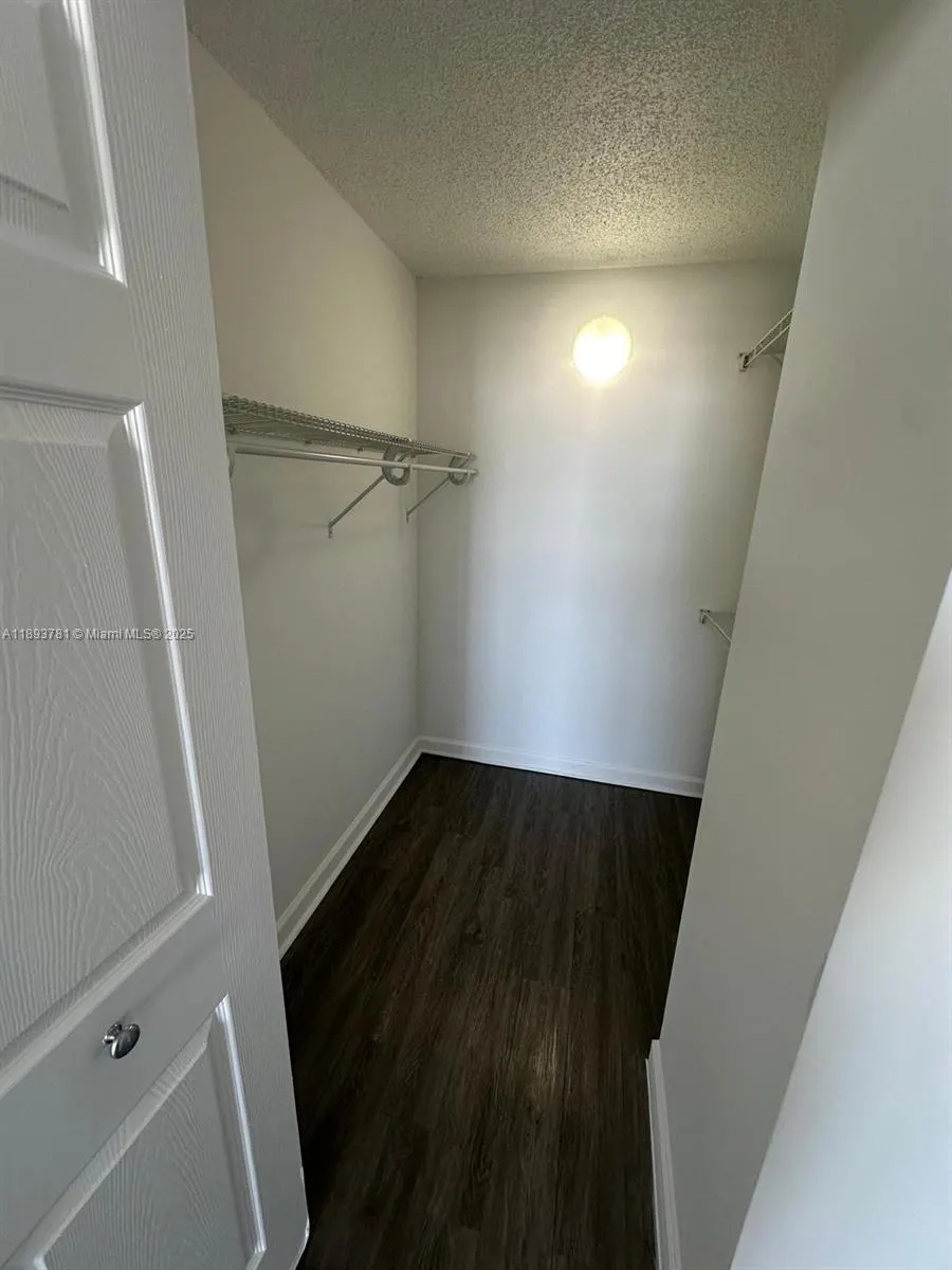 1800 Collins Ave, #15B