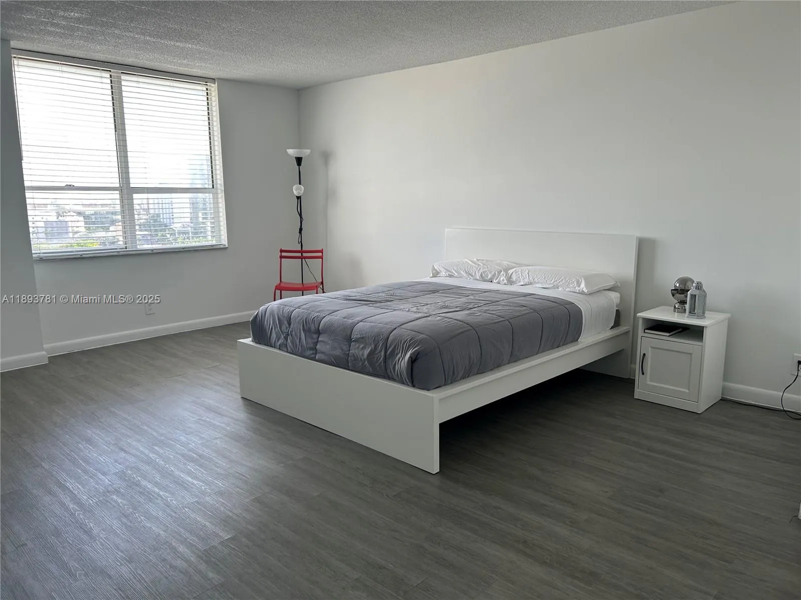 1800 Collins Ave, #15B