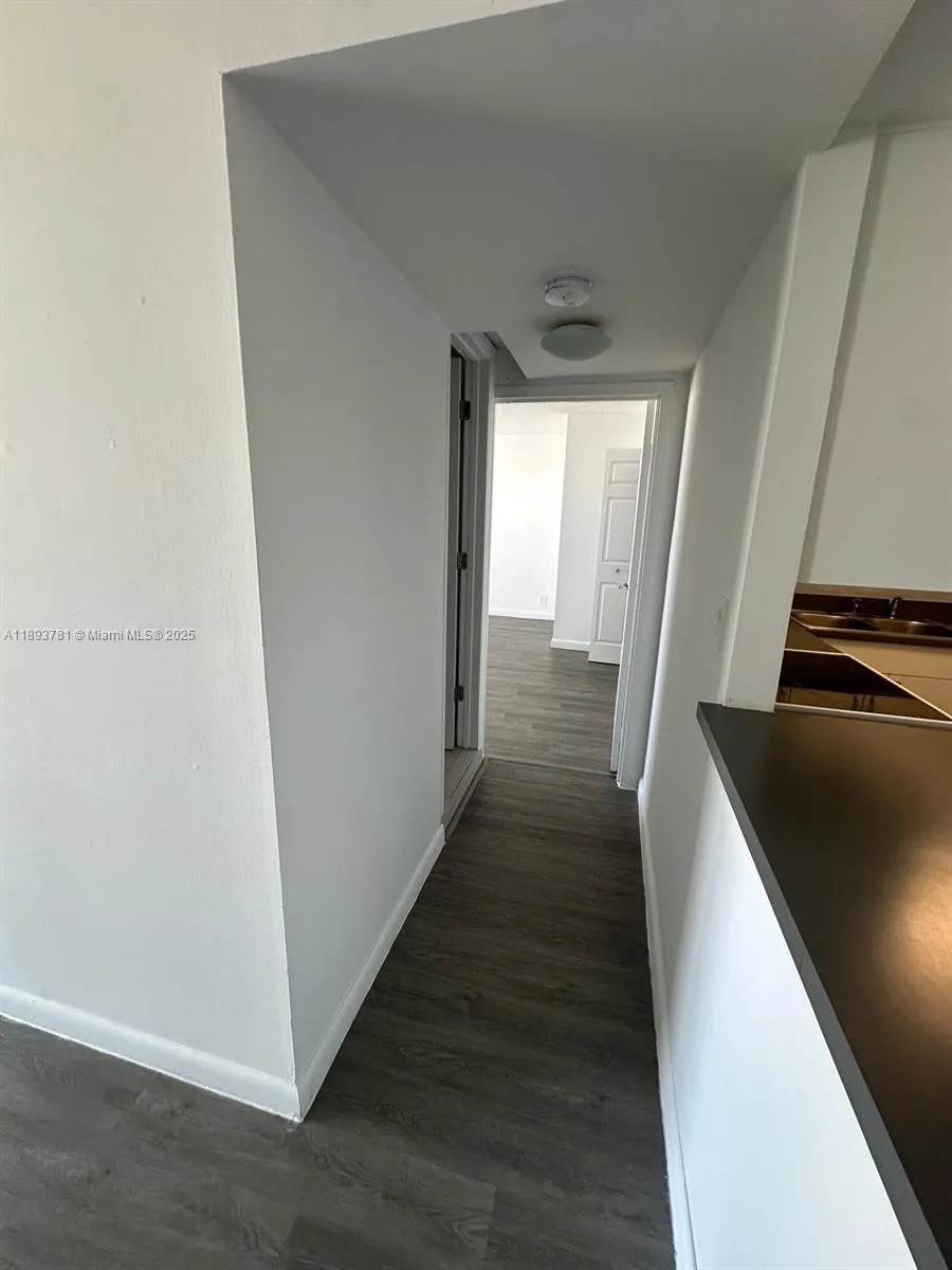 1800 Collins Ave, #15B