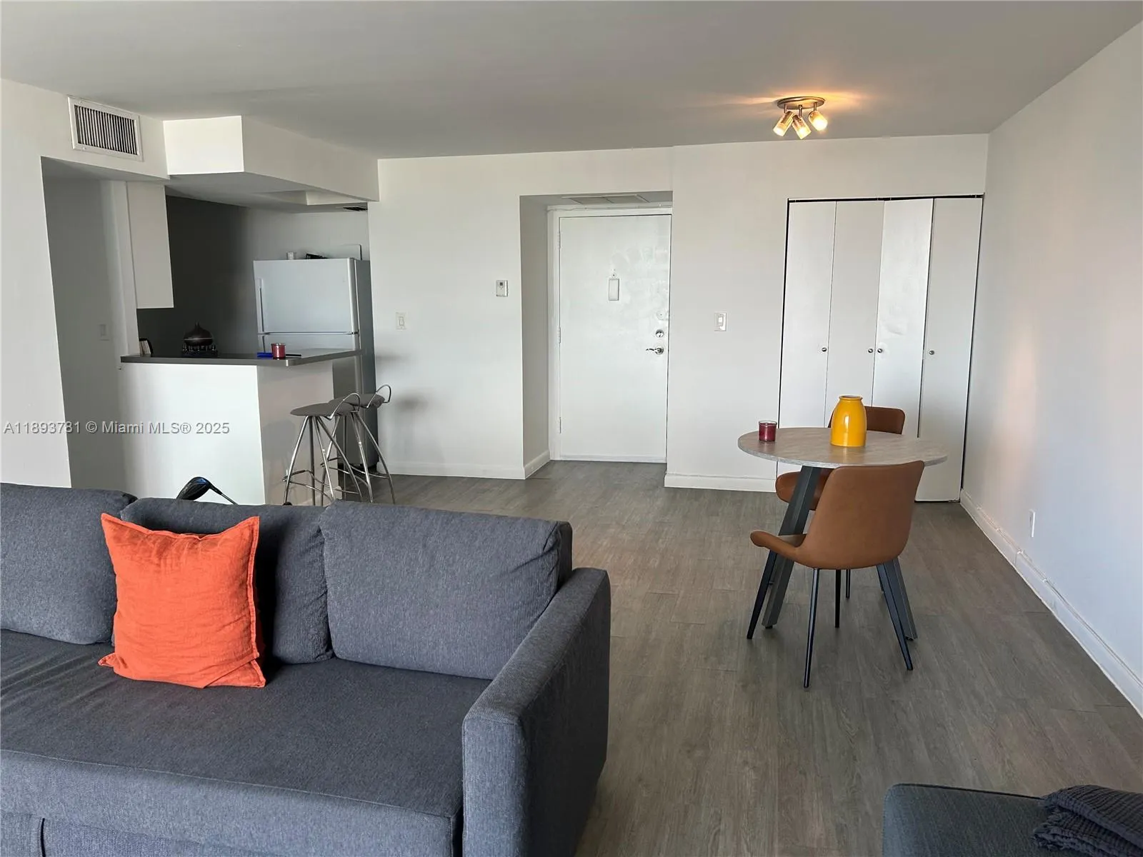 1800 Collins Ave, #15B