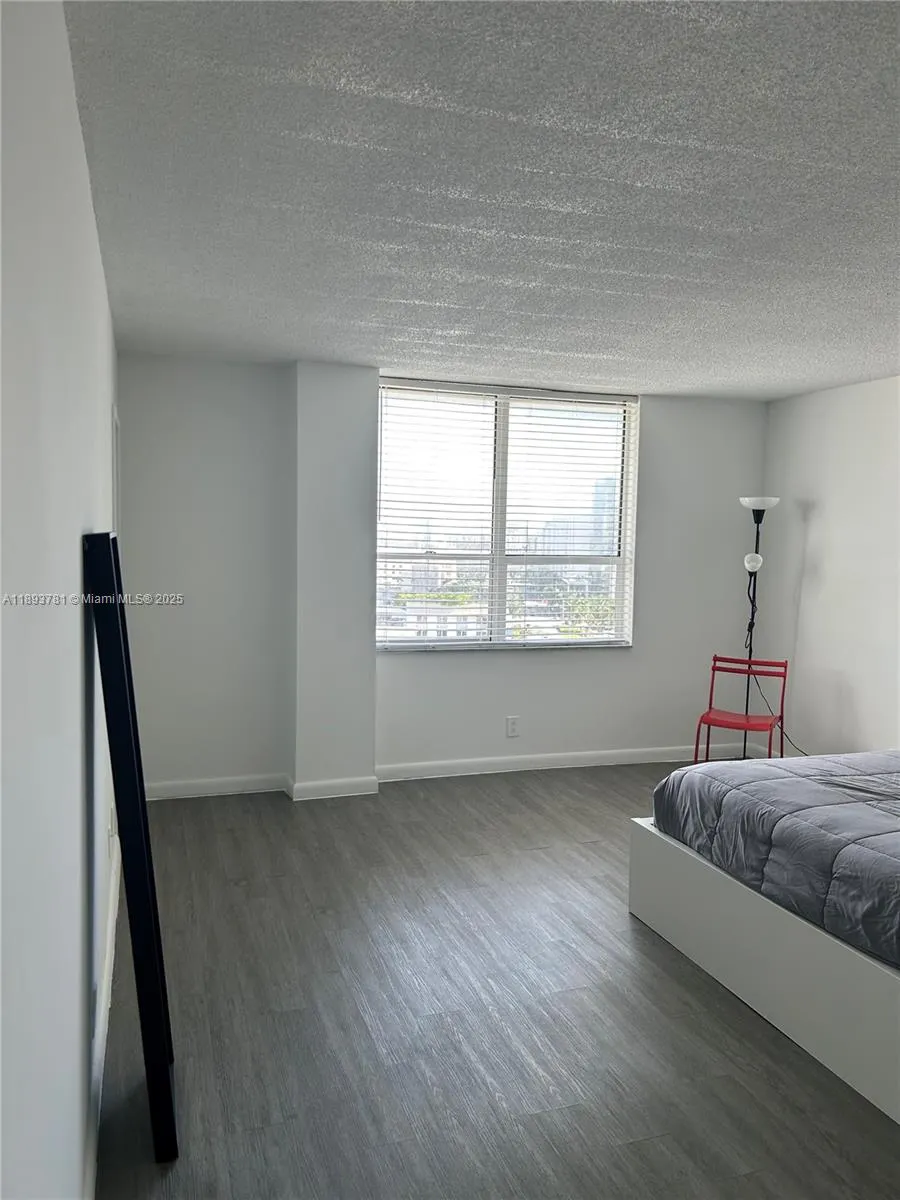 1800 Collins Ave, #15B