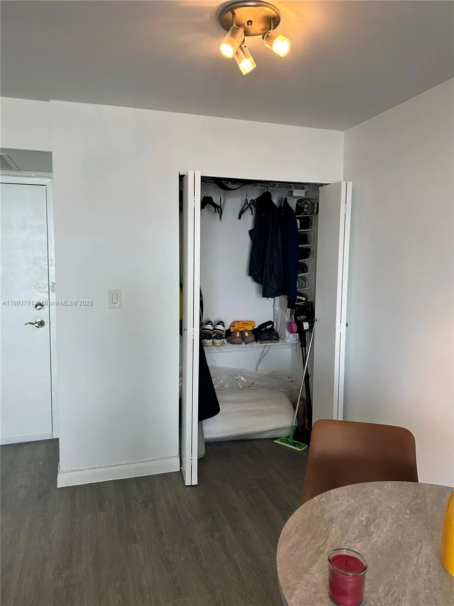 1800 Collins Ave, #15B