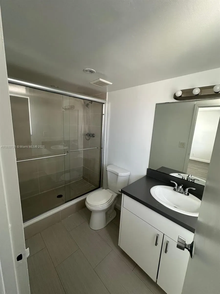 1800 Collins Ave, #15B