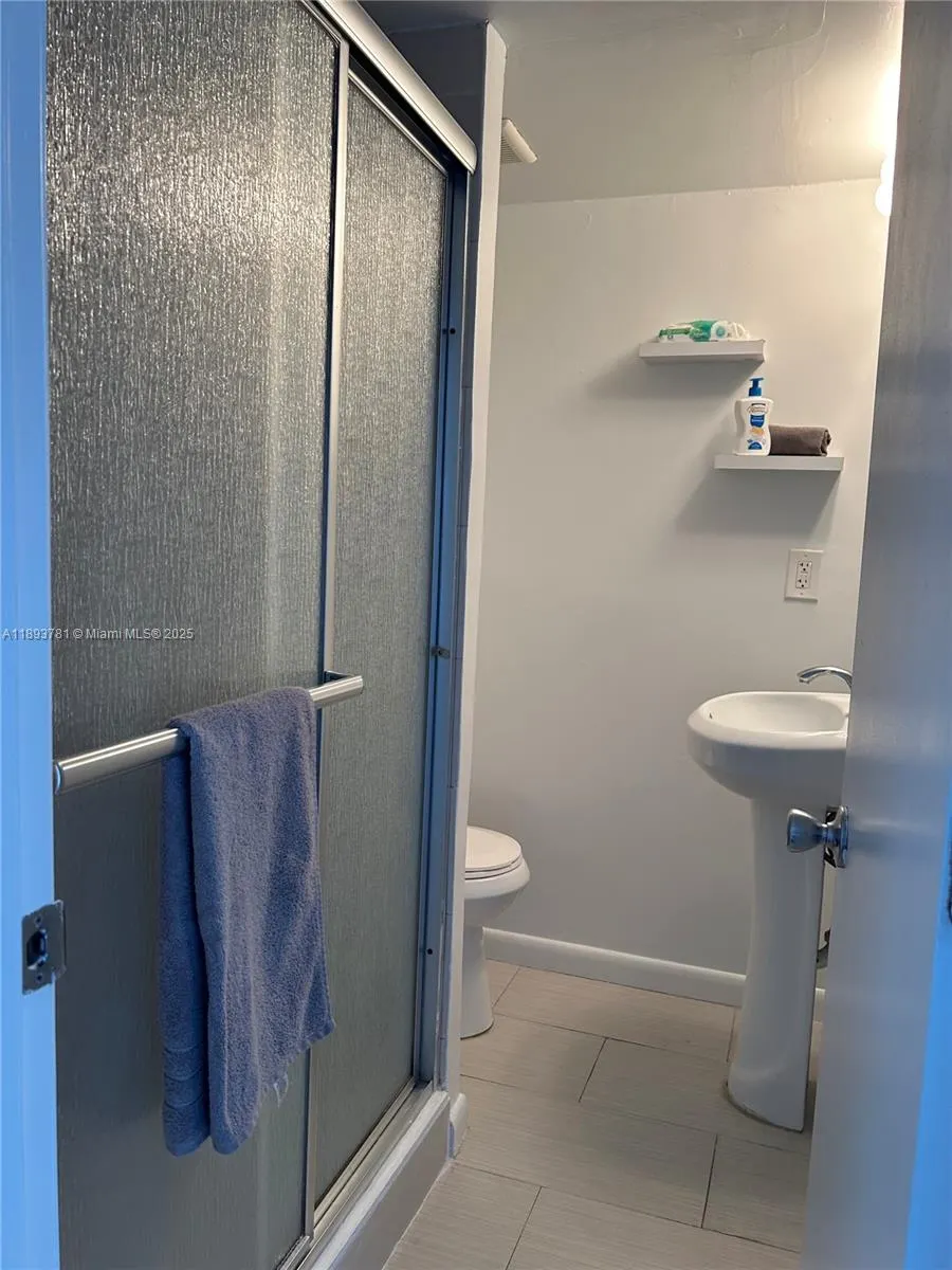 1800 Collins Ave, #15B