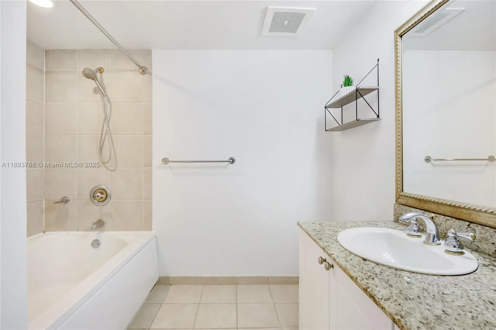 19501 W Country Club Dr, #1111