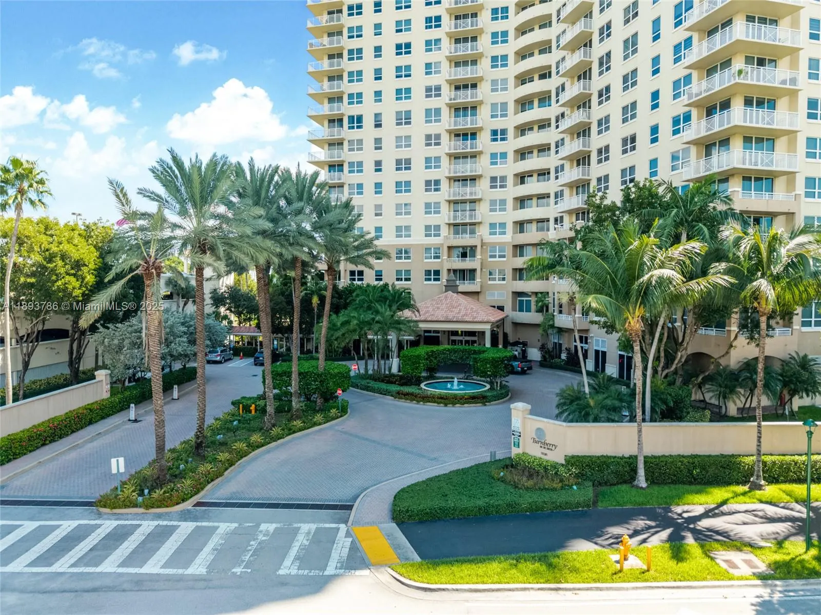 19501 W Country Club Dr, #1111
