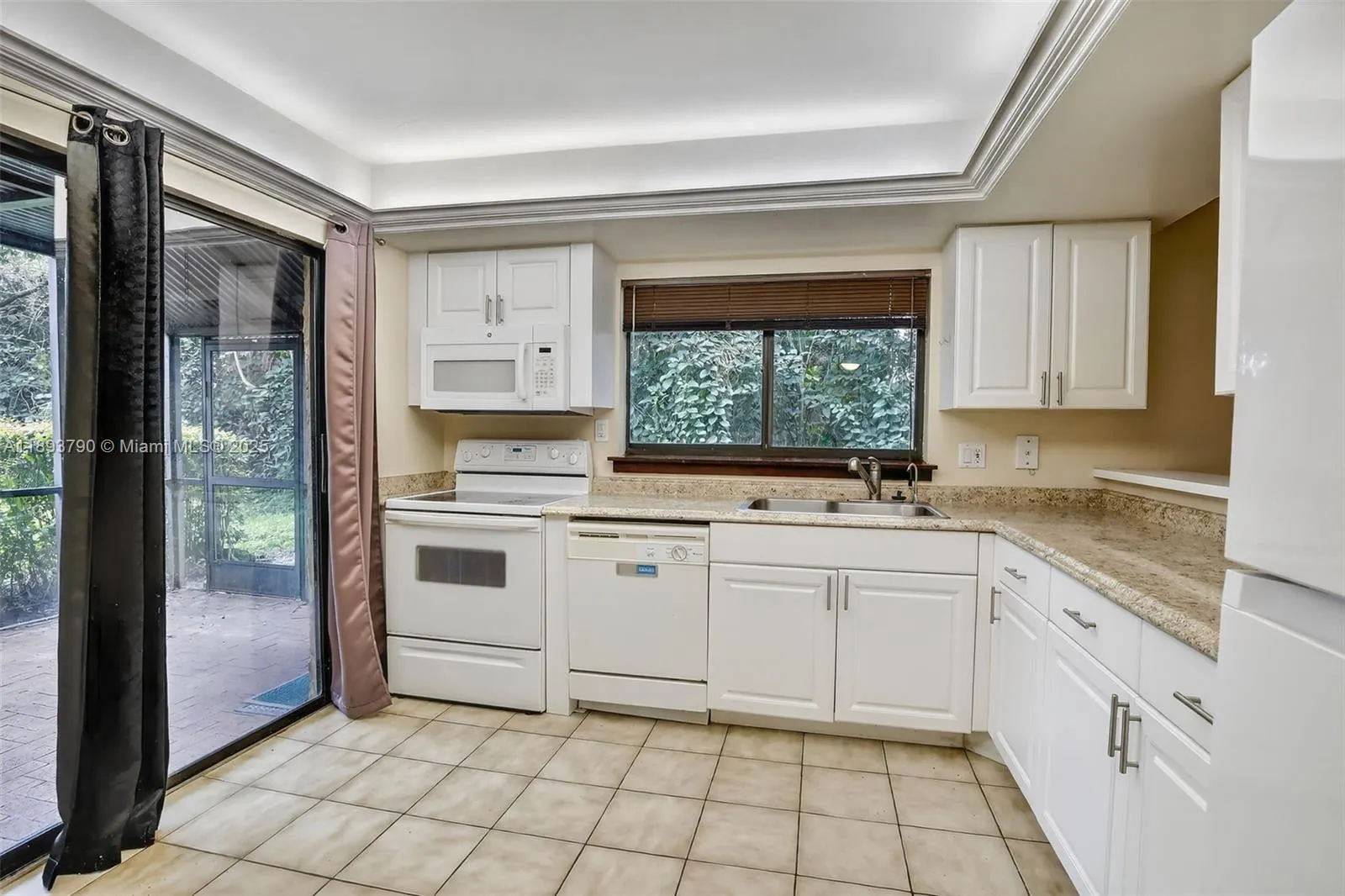 247 Wimbledon Lake Dr