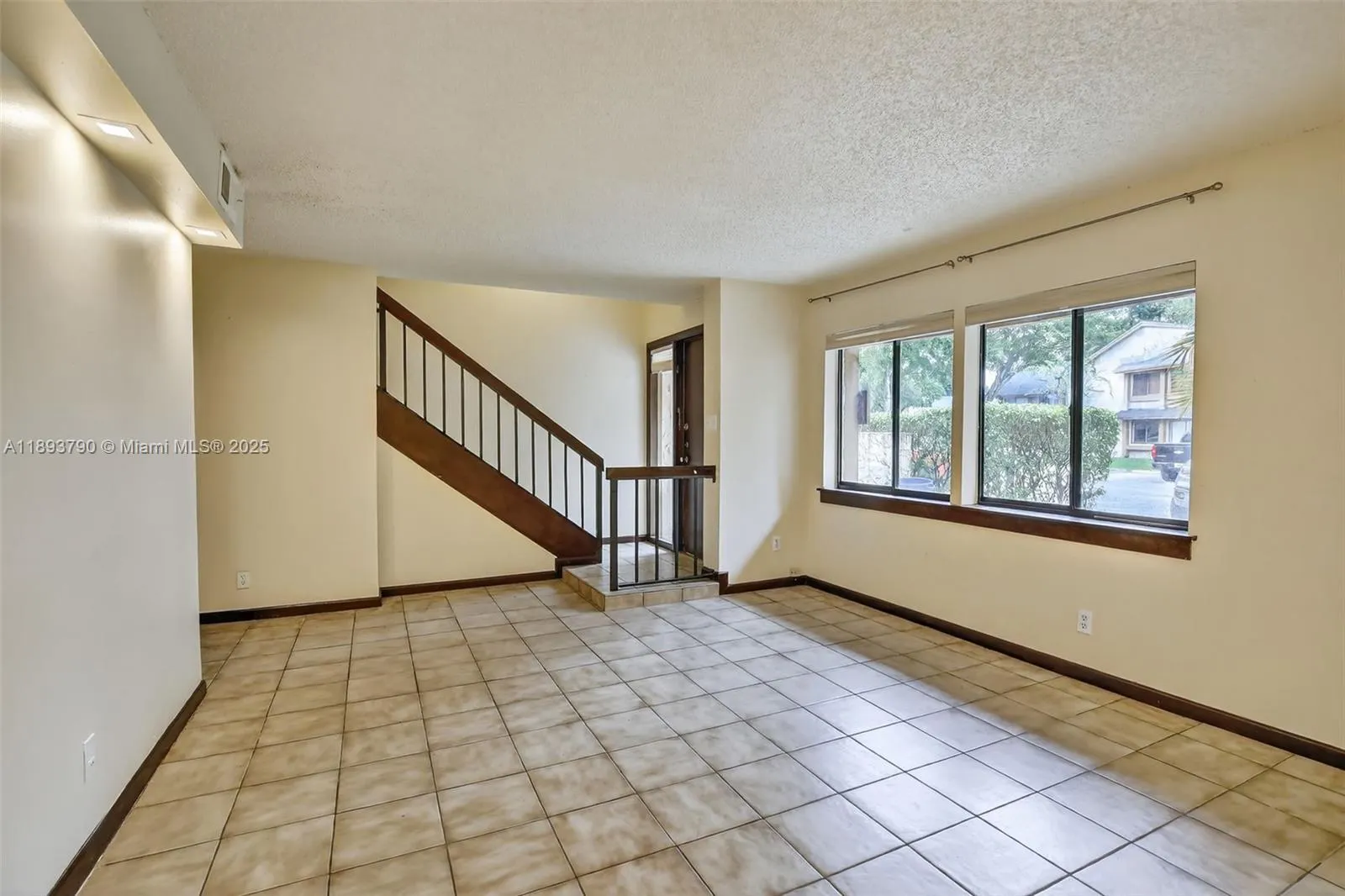 247 Wimbledon Lake Dr