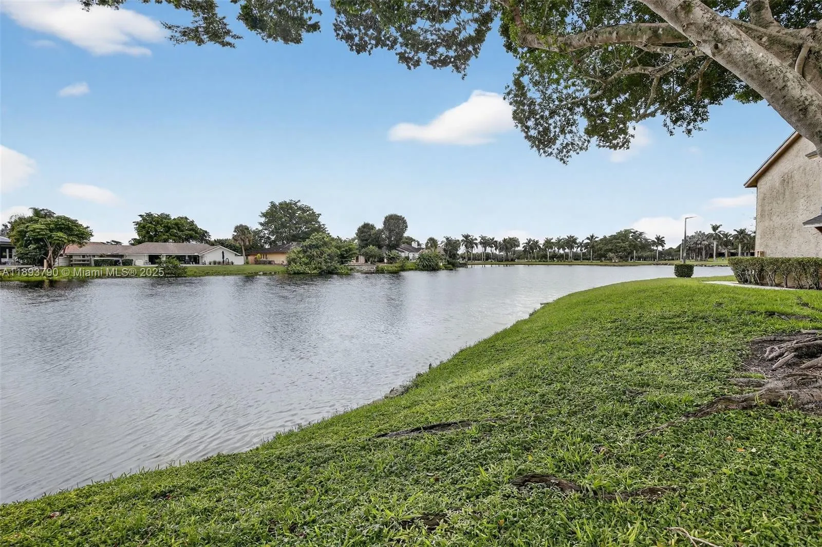247 Wimbledon Lake Dr