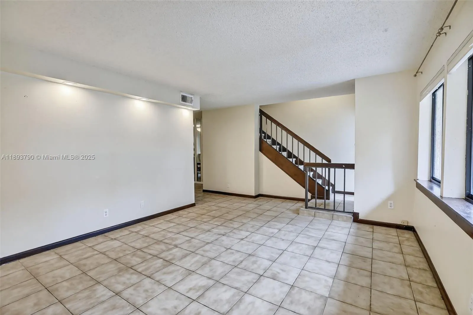 247 Wimbledon Lake Dr