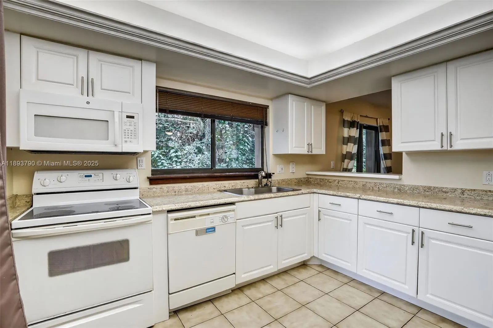 247 Wimbledon Lake Dr
