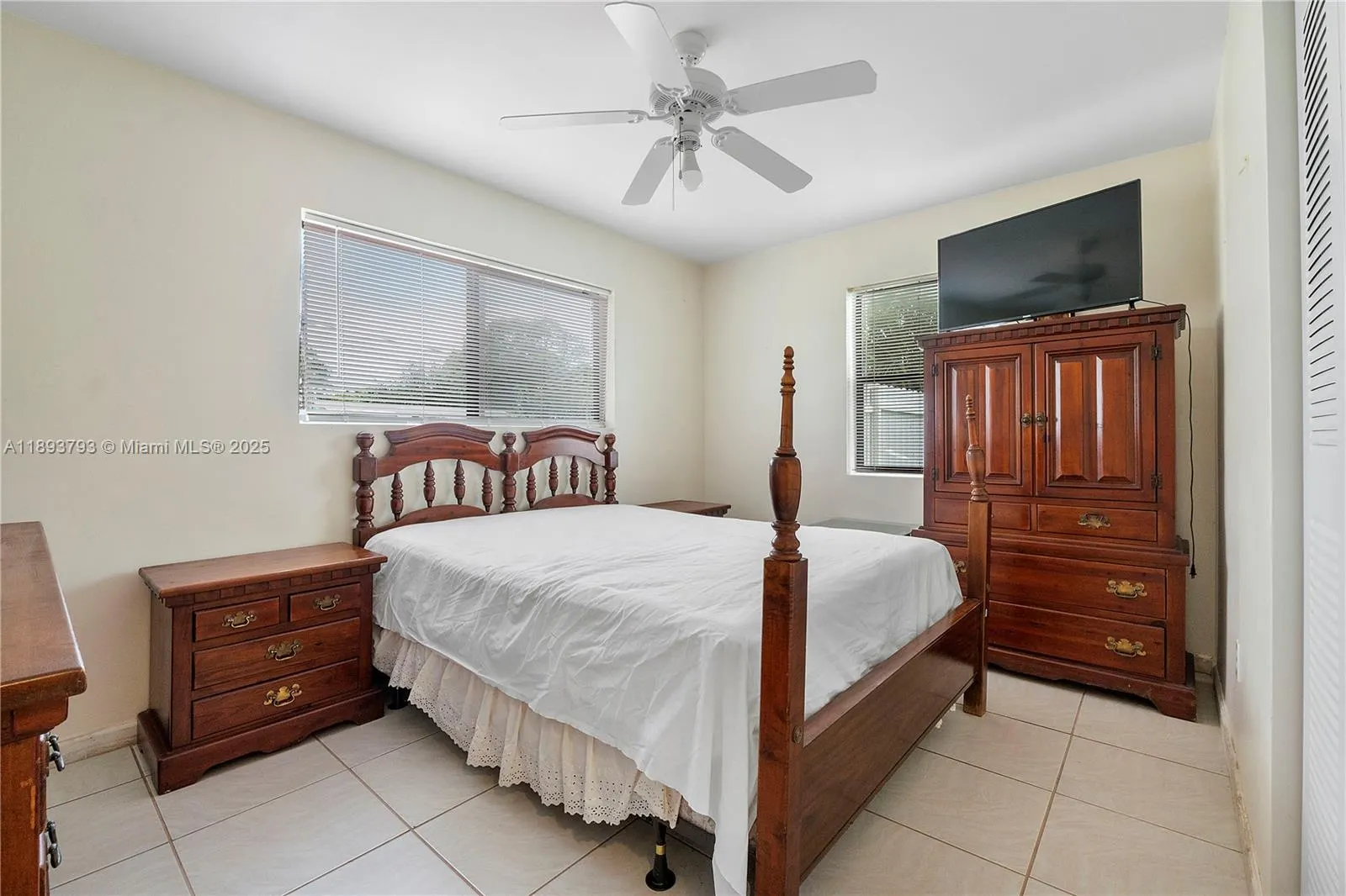 621 SW 5th Ct