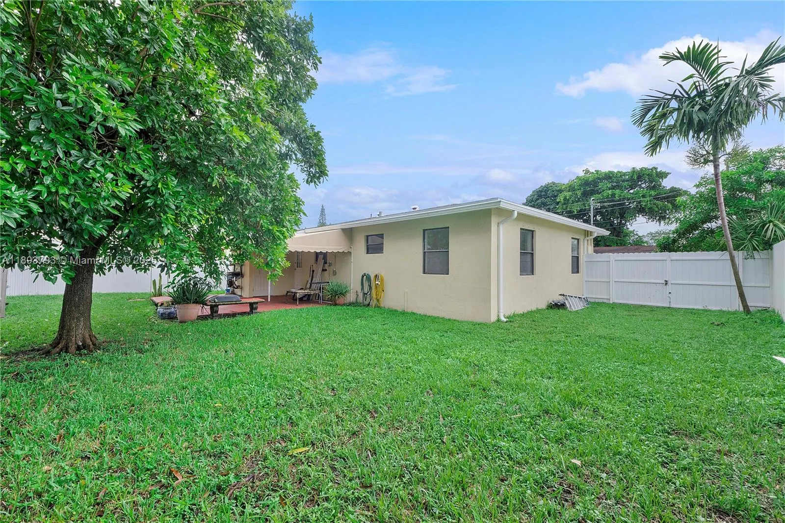 621 SW 5th Ct