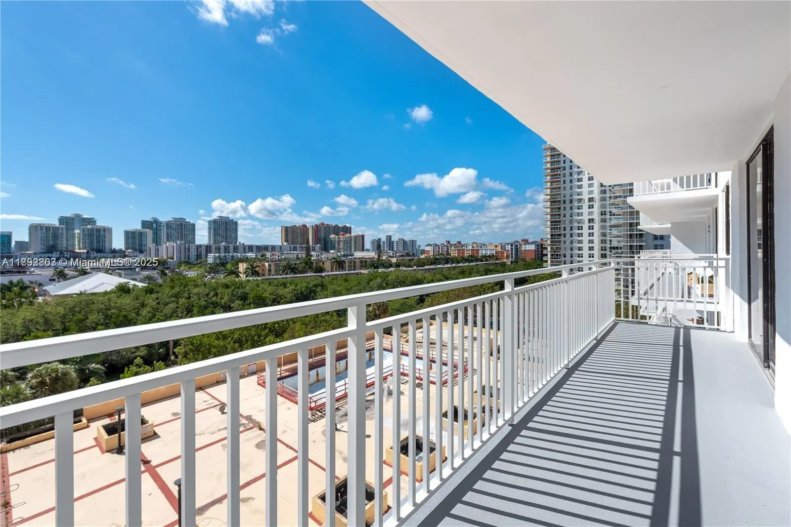 210 174th St, #807