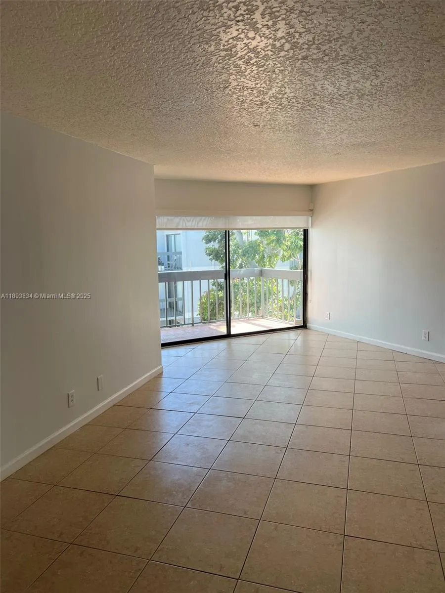 1900 N Congress Ave, #411