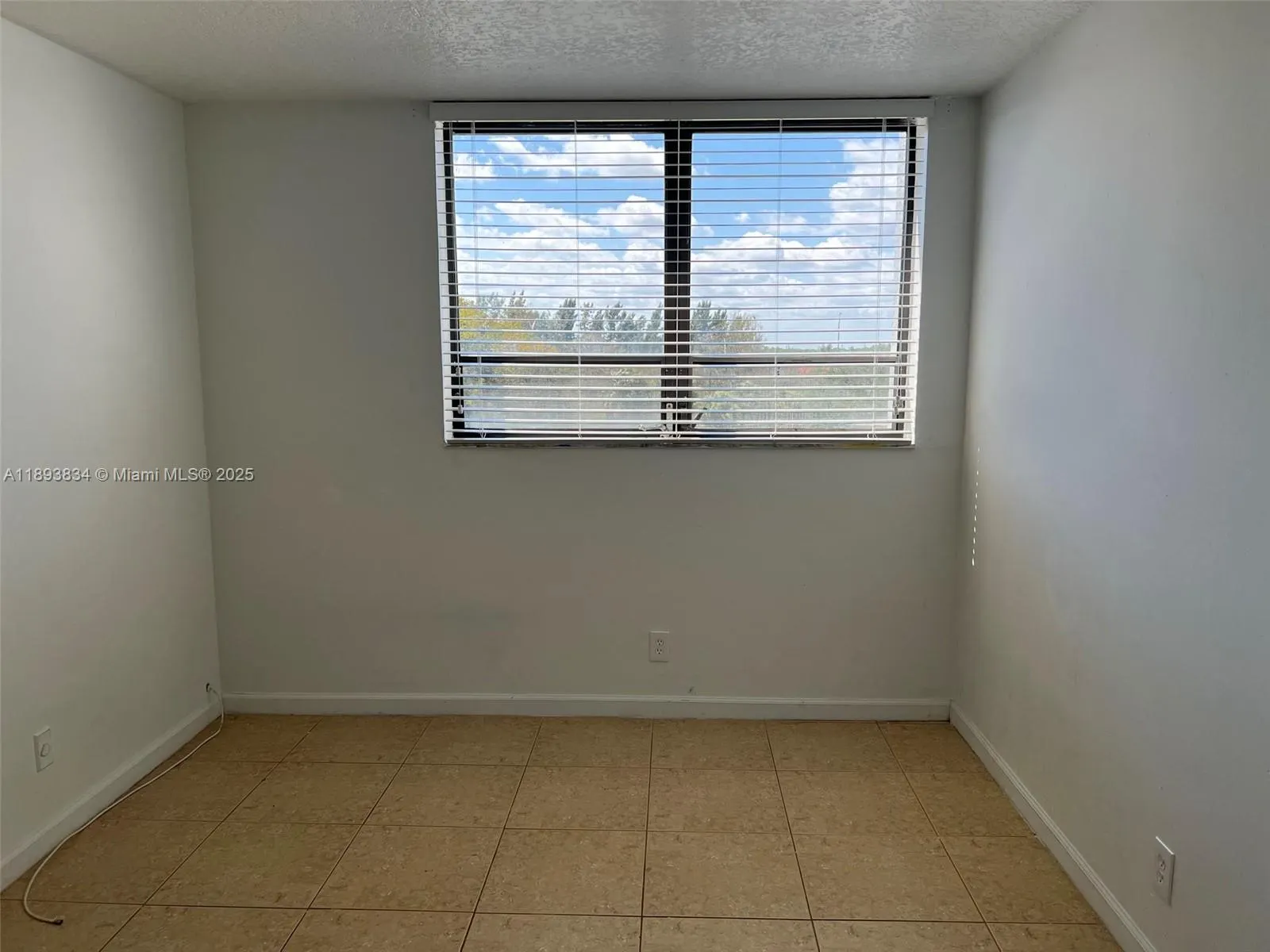 1900 N Congress Ave, #411