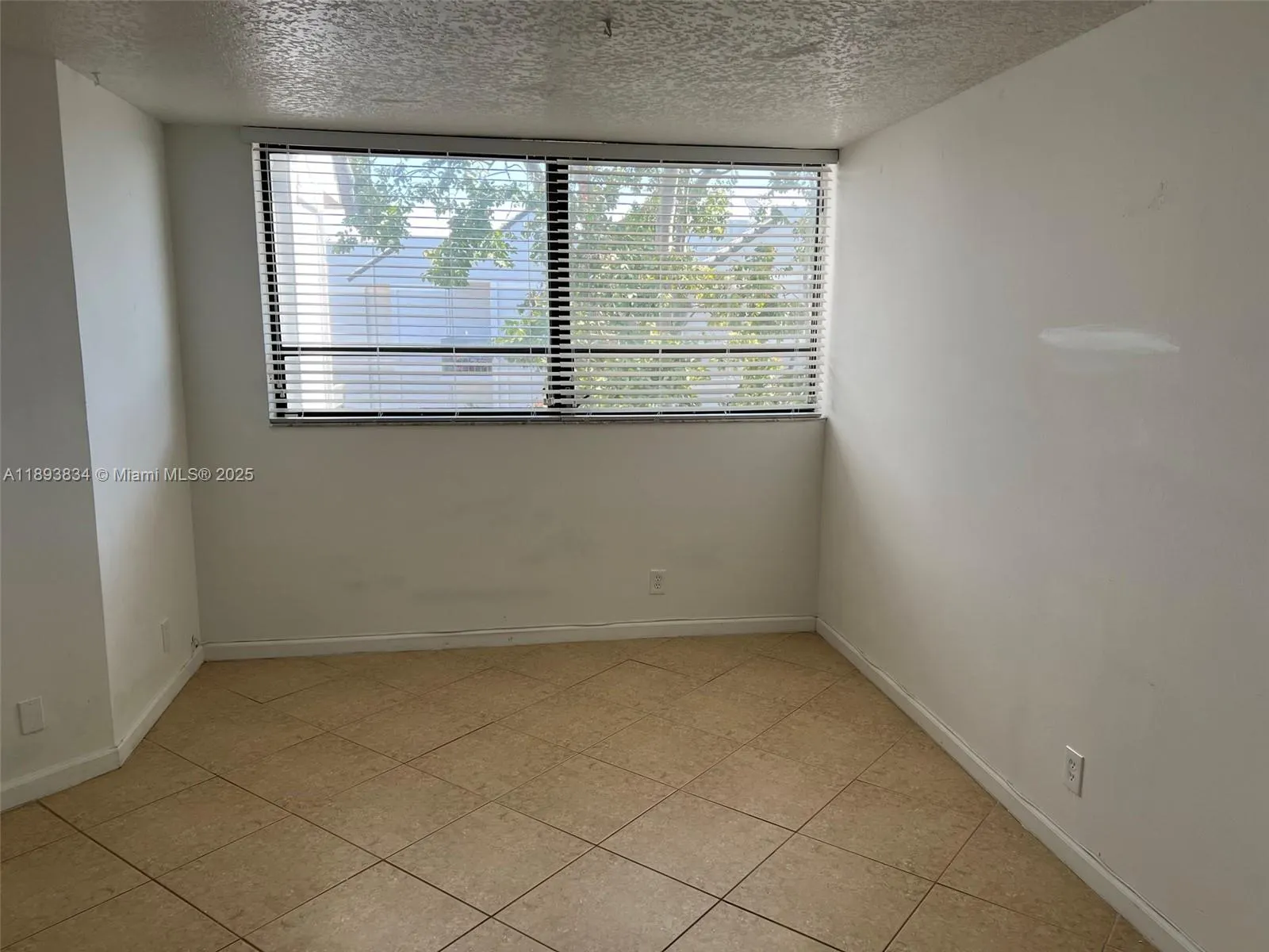1900 N Congress Ave, #411